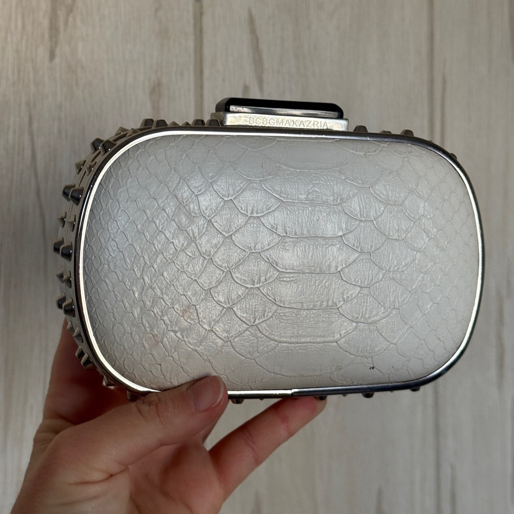 BCBGMaxAzria White Textured Clutch*** READ DESCRIPTION